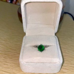 Size 6 silver and emerald ring